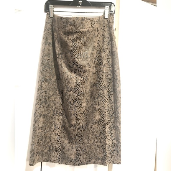 She + Sky Dresses & Skirts - Boutique Snakeskin Skirt with Side Slit